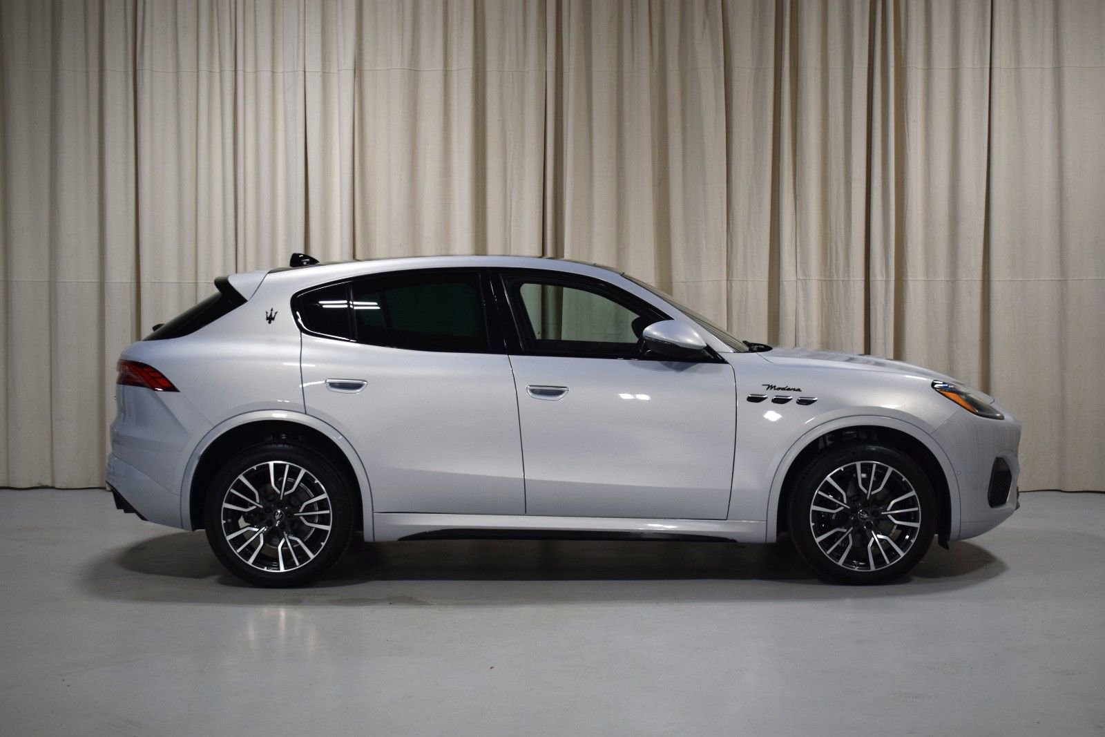 Used 2023 Maserati Grecale Modena AWD/4WD image 16