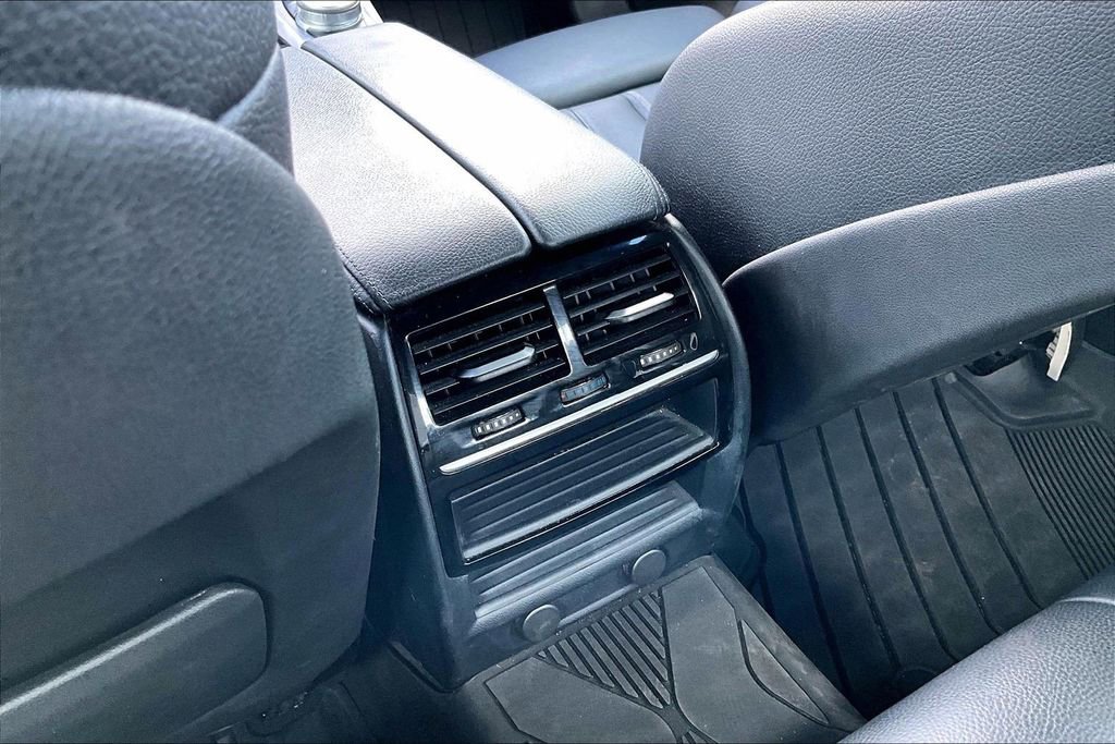 Used 2019 BMW 530e w/ M Sport Package image 25