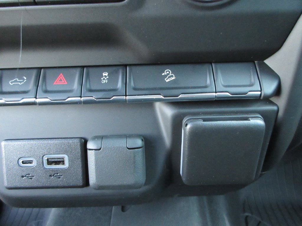 New 2026 Chevrolet Silverado 1500 Custom Trail Boss w/ LPO, Dark Essentials Package AWD/4WD image 31