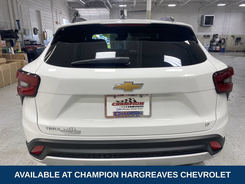 Used 2024 Chevrolet Trax LT w/ Driver Confidence Package FWD image 40