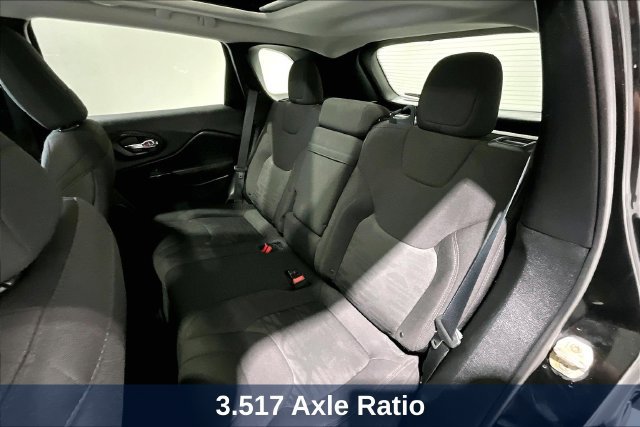 Used 2019 Jeep Cherokee Latitude w/ Comfort & Convenience Group AWD/4WD image 30