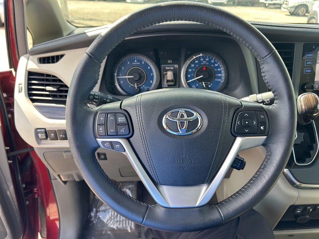Used 2017 Toyota Sienna XLE w/ XLE Navigation Package image 17