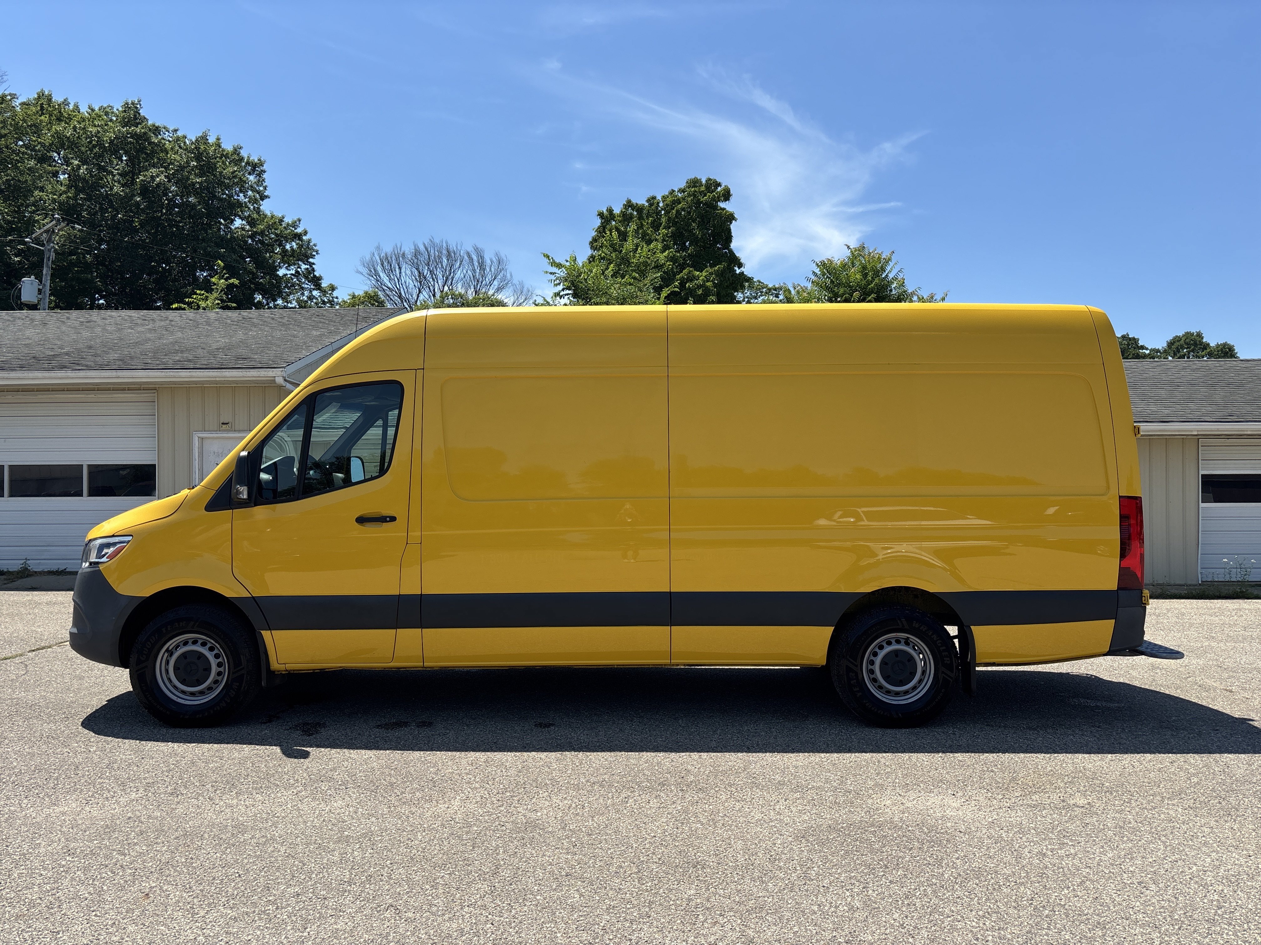 Used 2021 Mercedes-Benz Sprinter 2500 w/ Acoustic Package image 12