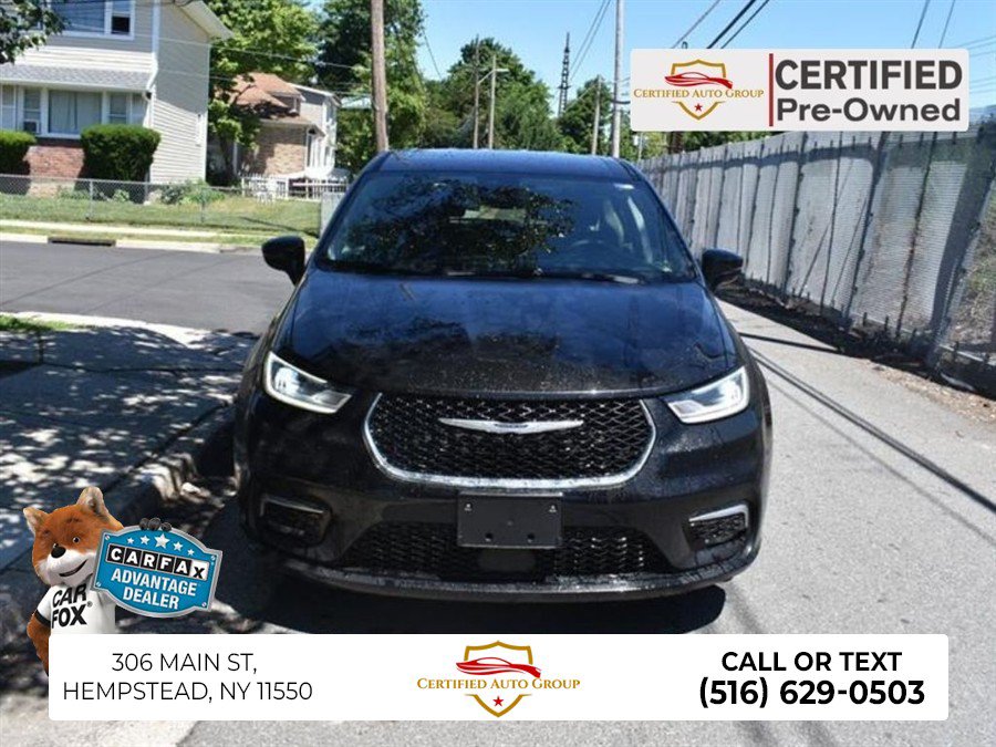 Used 2025 Chrysler Pacifica Select
