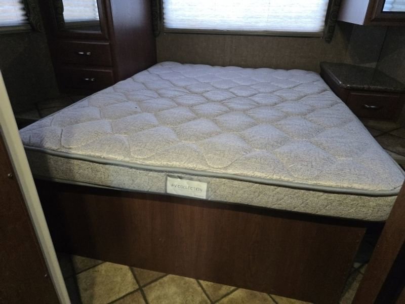 Used 2014 Ford E-450 and Econoline 450 Super Duty w/ Motorhome Prep Package image 36