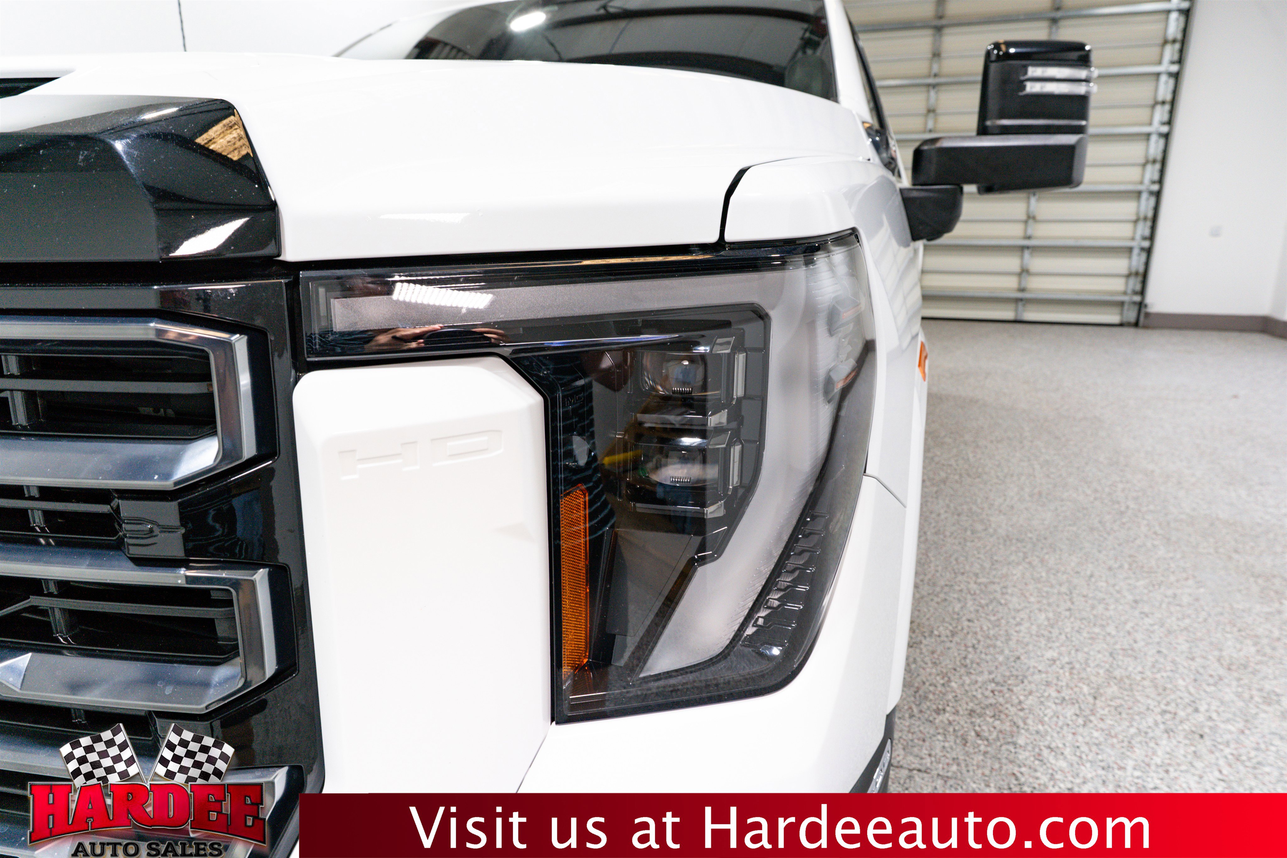 Used 2024 GMC Sierra 2500 AT4 image 8