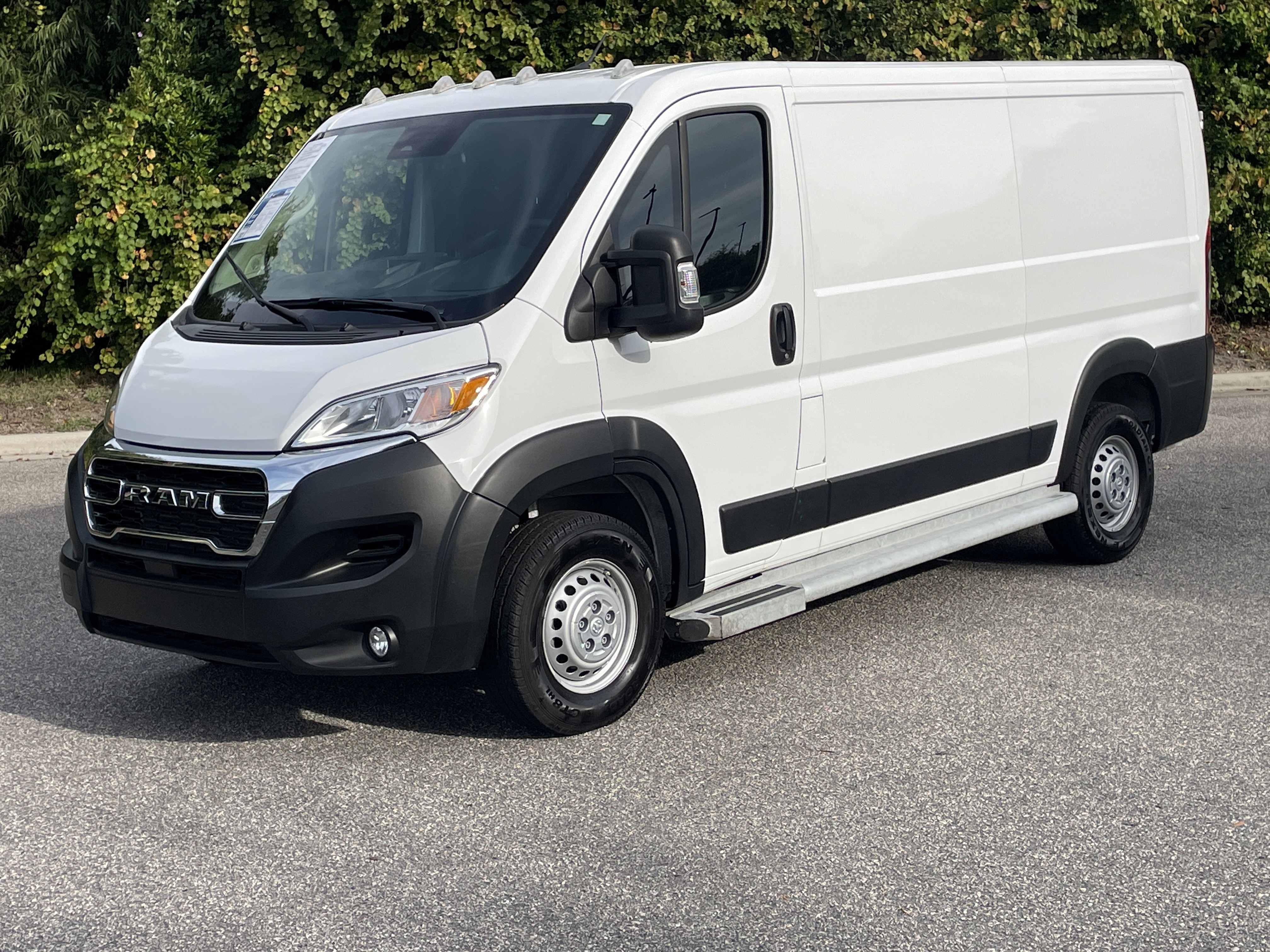 Used 2025 RAM ProMaster 2500 w/ U-Haul Equipment Group FWD image 4