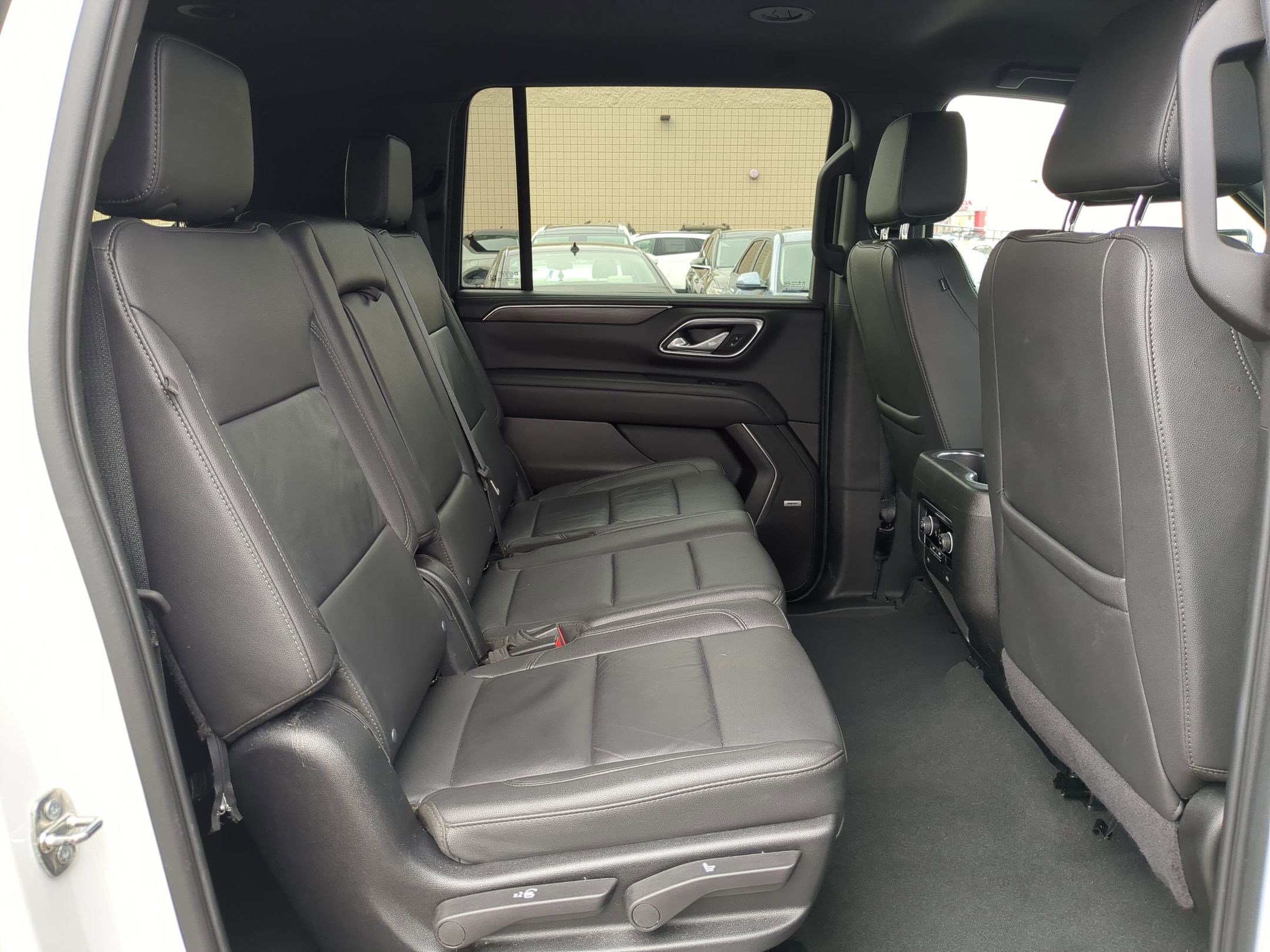 Used 2024 Chevrolet Suburban LT image 32