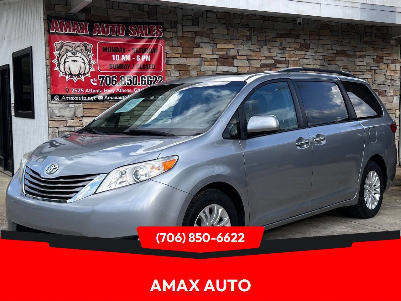 Used 2017 Toyota Sienna XLE Premium FWD image 1