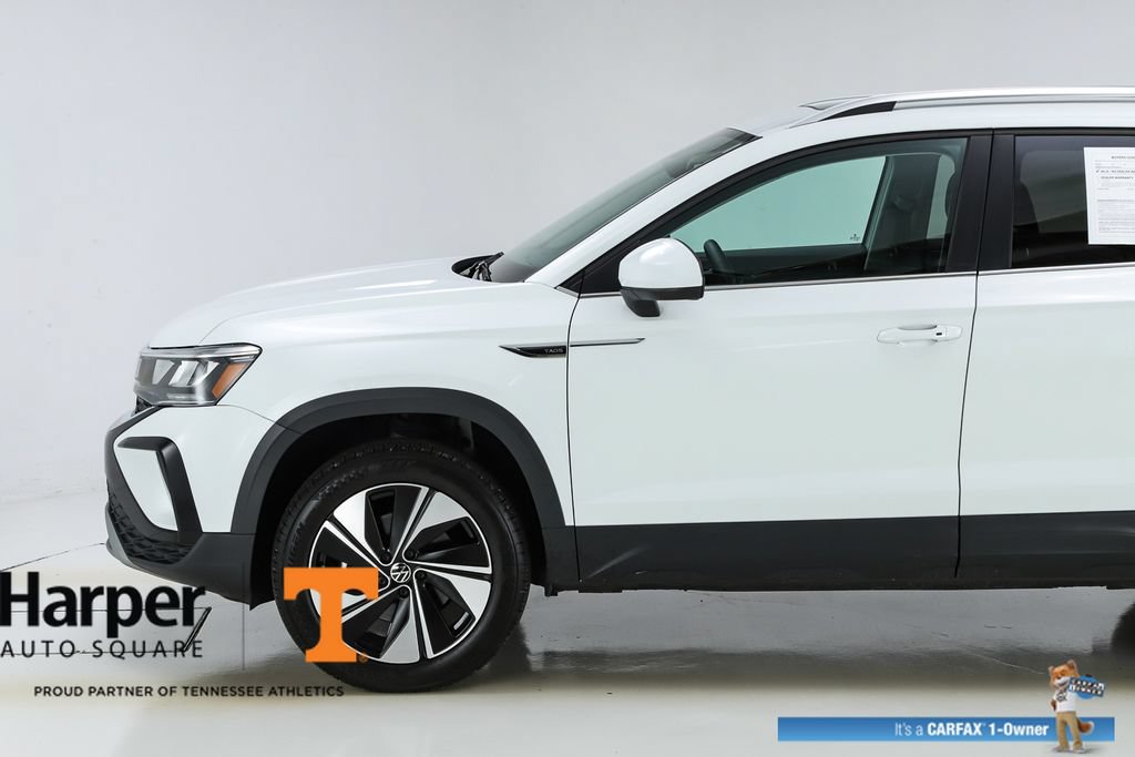 Used 2024 Volkswagen Taos SE w/ Panoramic Sunroof Package AWD/4WD image 3