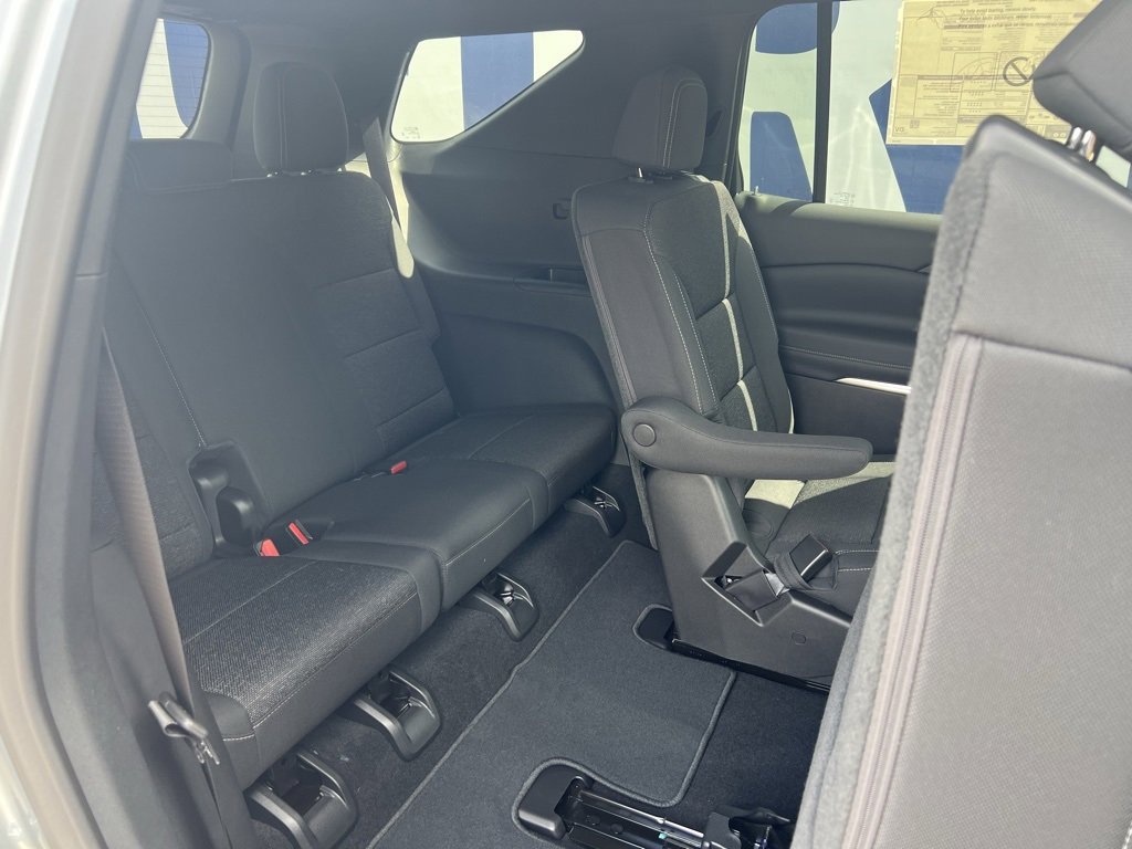 New 2025 Chevrolet Traverse LT image 32