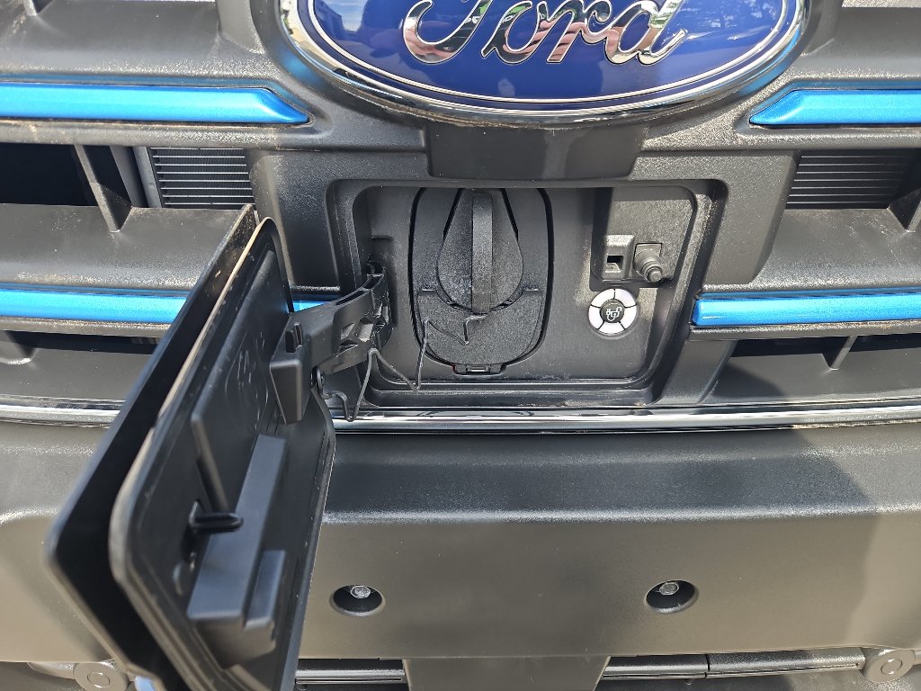 Used 2024 Ford E-Transit Low Roof RWD image 5