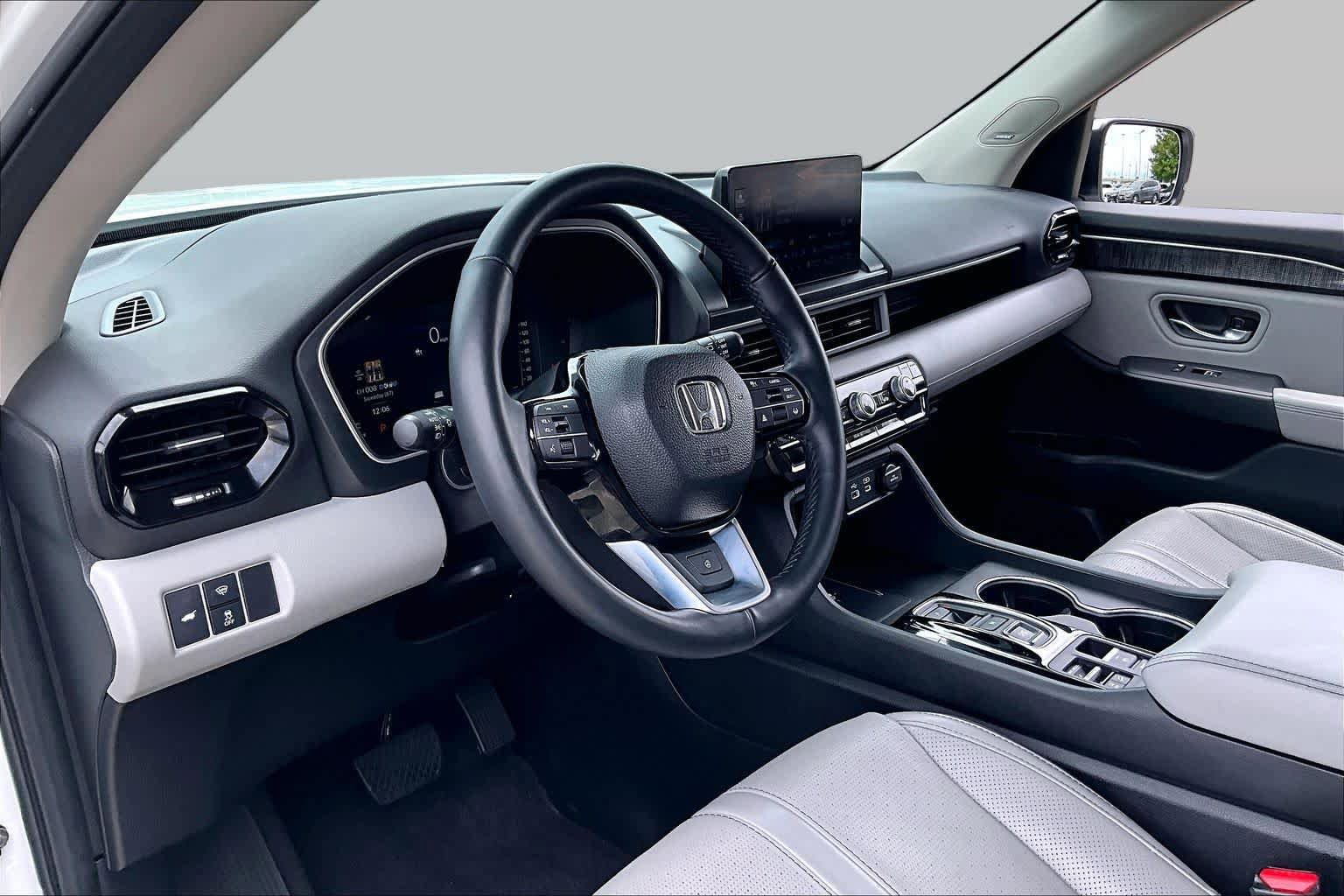 Used 2023 Honda Pilot Elite image 16