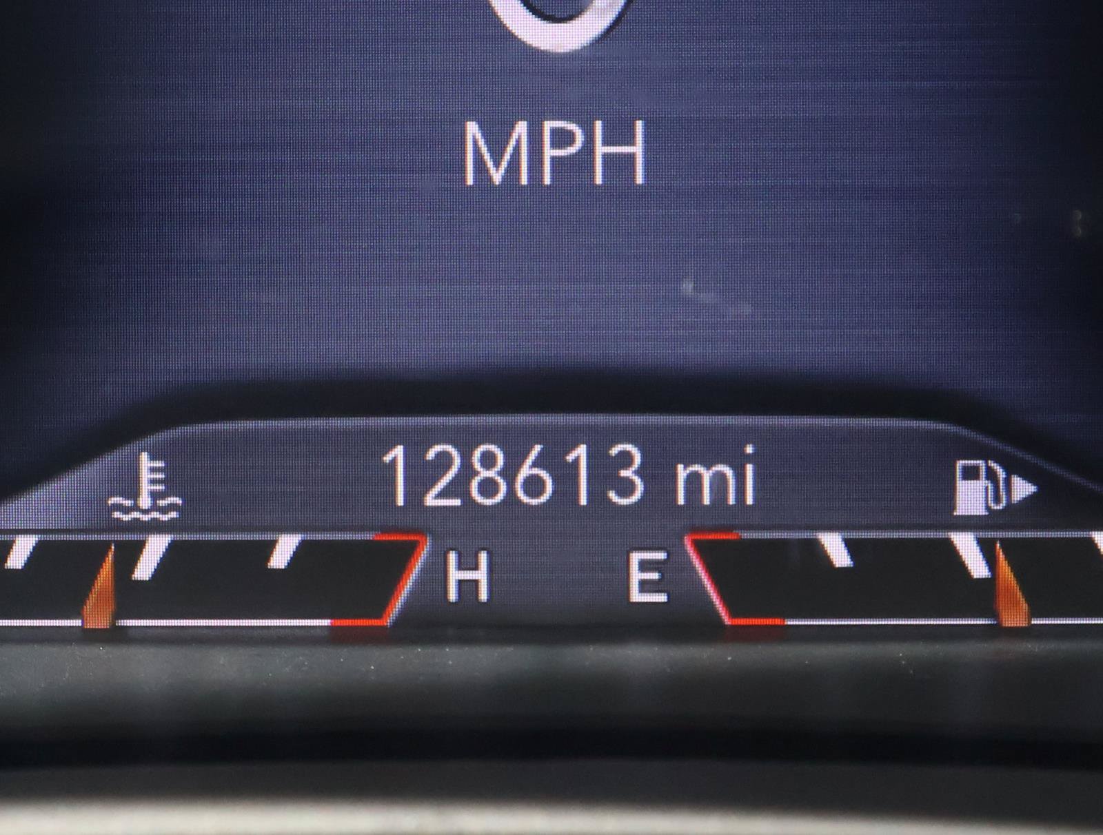 Used 2019 Jeep Cherokee Limited w/ Technology Group FWD image 27