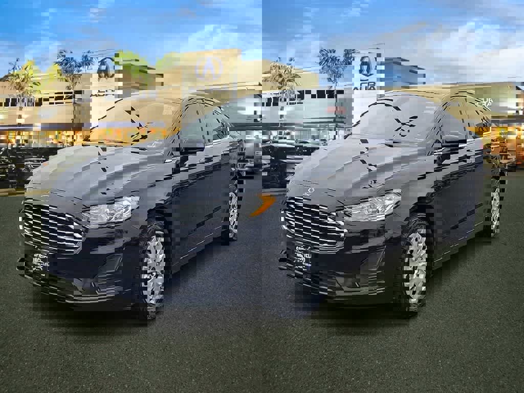 Used 2019 Ford Fusion S image 3