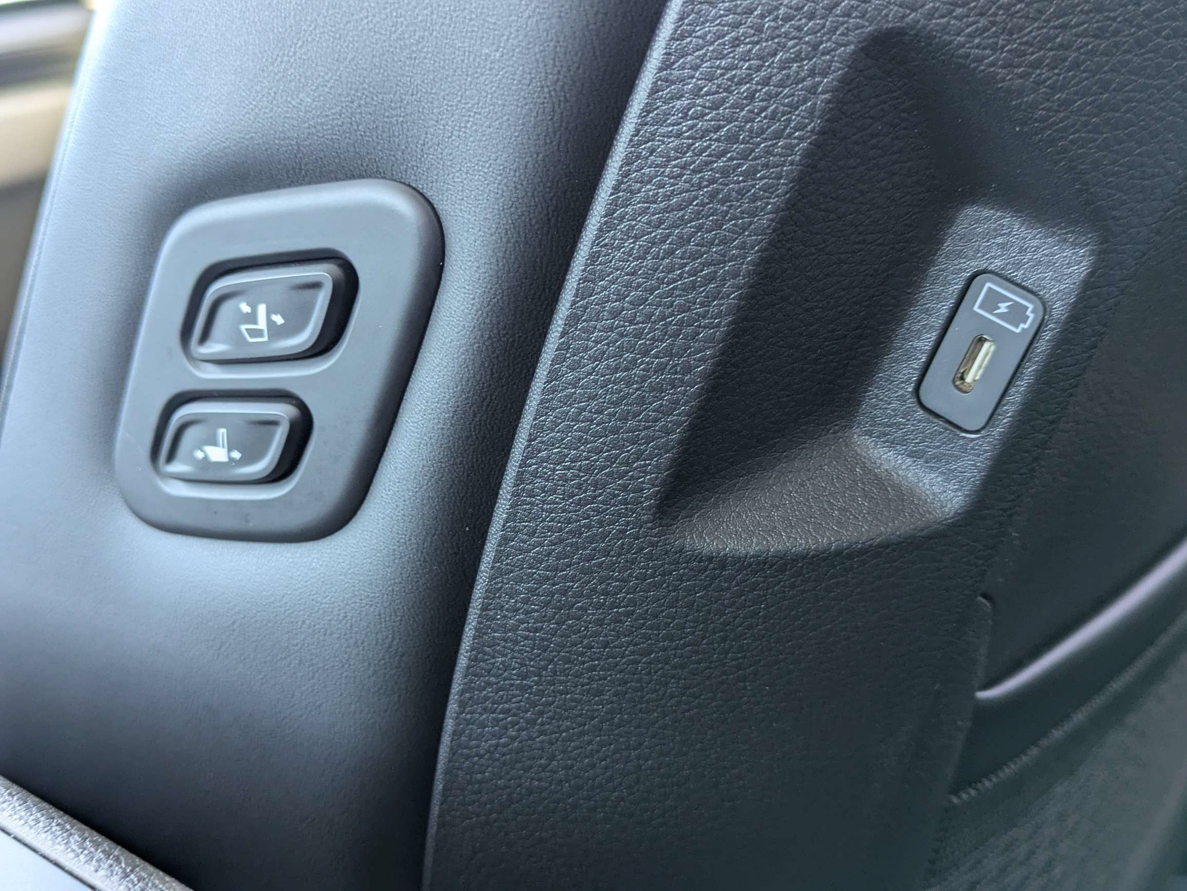 Certified 2025 Kia Carnival EX FWD image 23