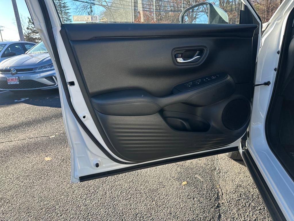 Used 2023 Honda HR-V LX image 5
