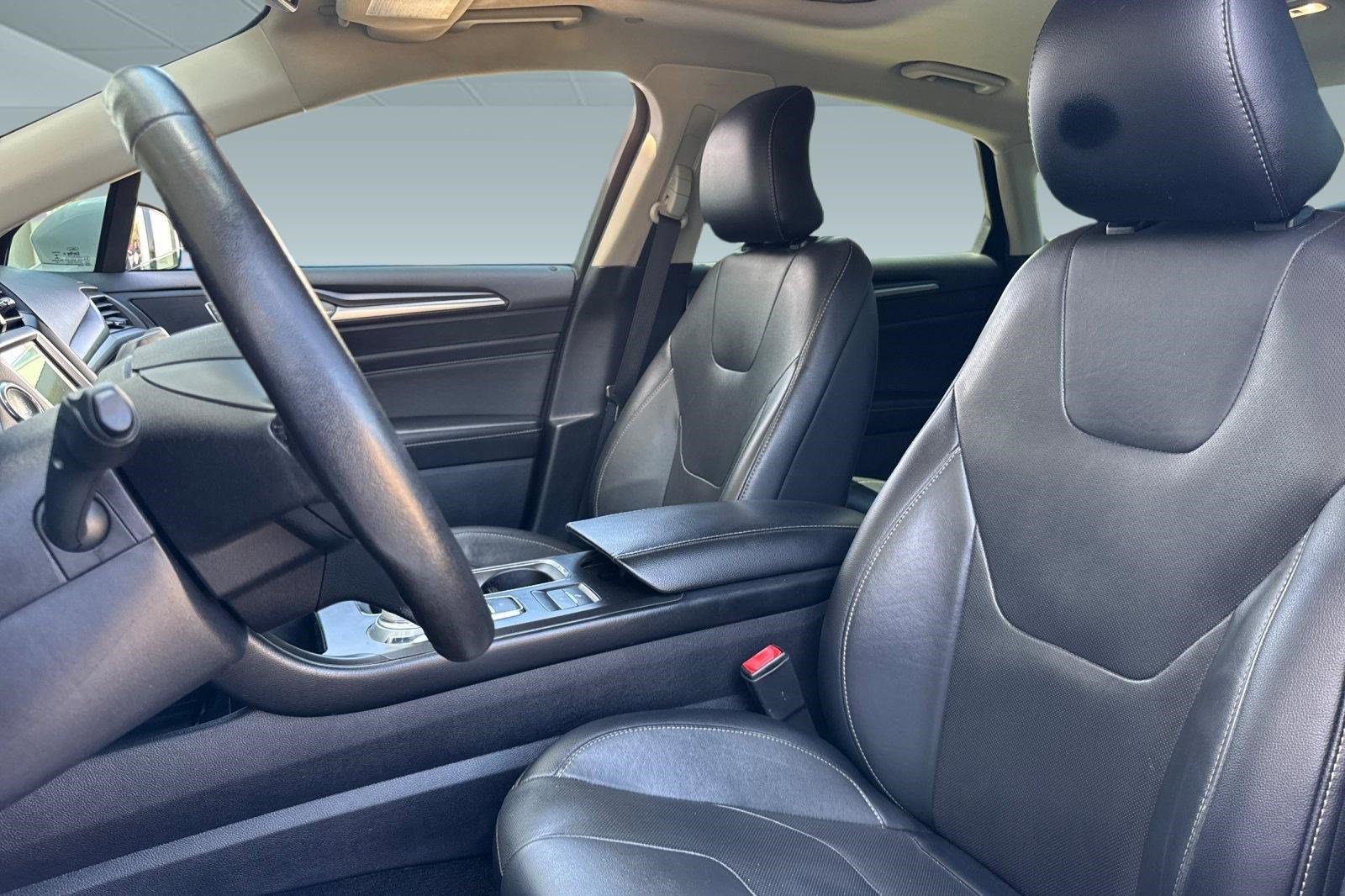 Used 2019 Ford Fusion Energi Titanium FWD image 5