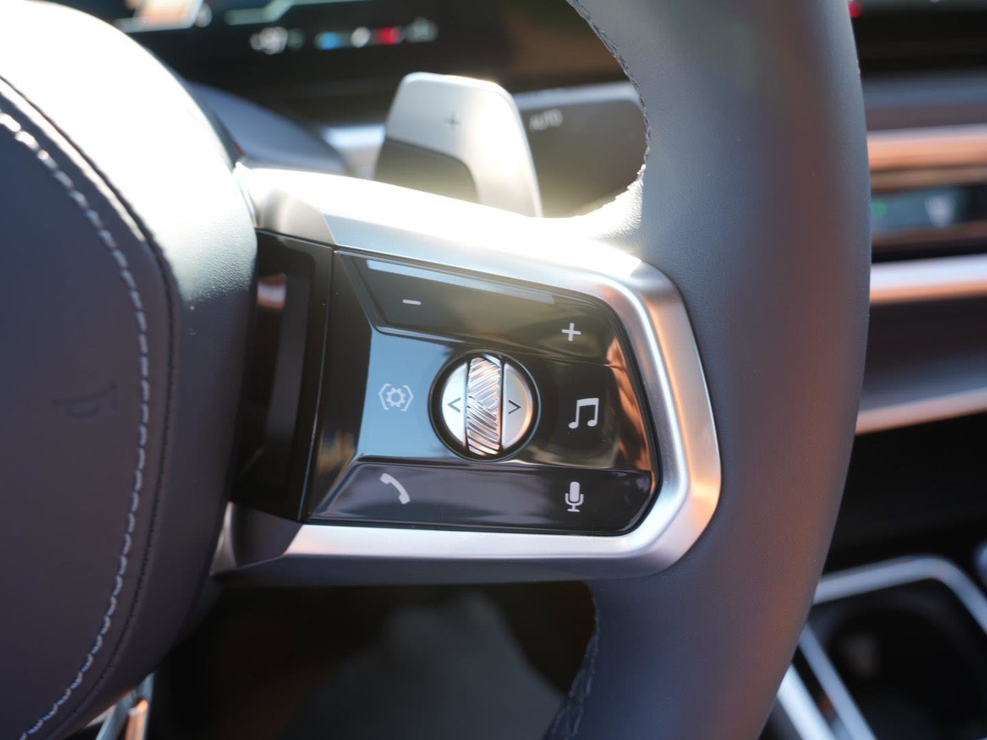 Used 2025 BMW 760i xDrive w/ Executive Package image 16