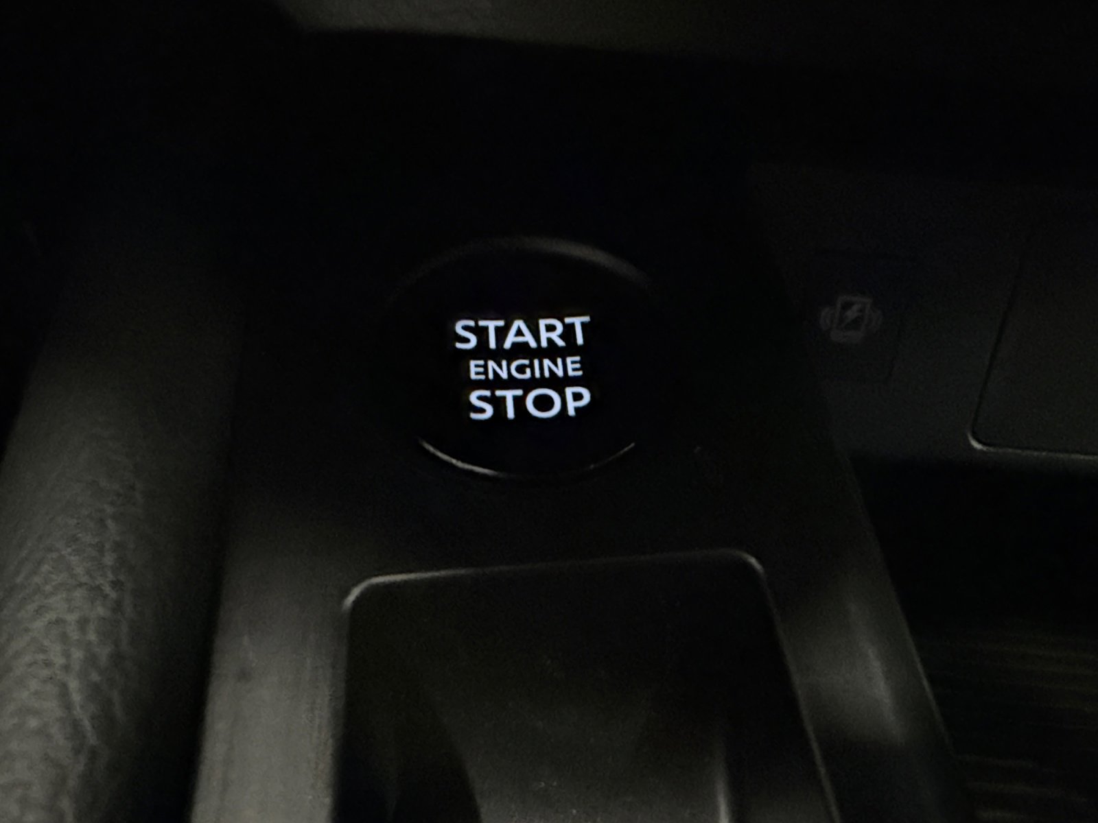 Used 2025 Nissan Kicks SR FWD image 31