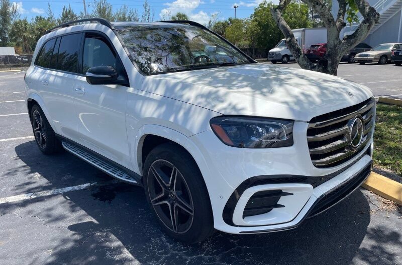 Used 2024 Mercedes-Benz GLS 450 4MATIC image 11