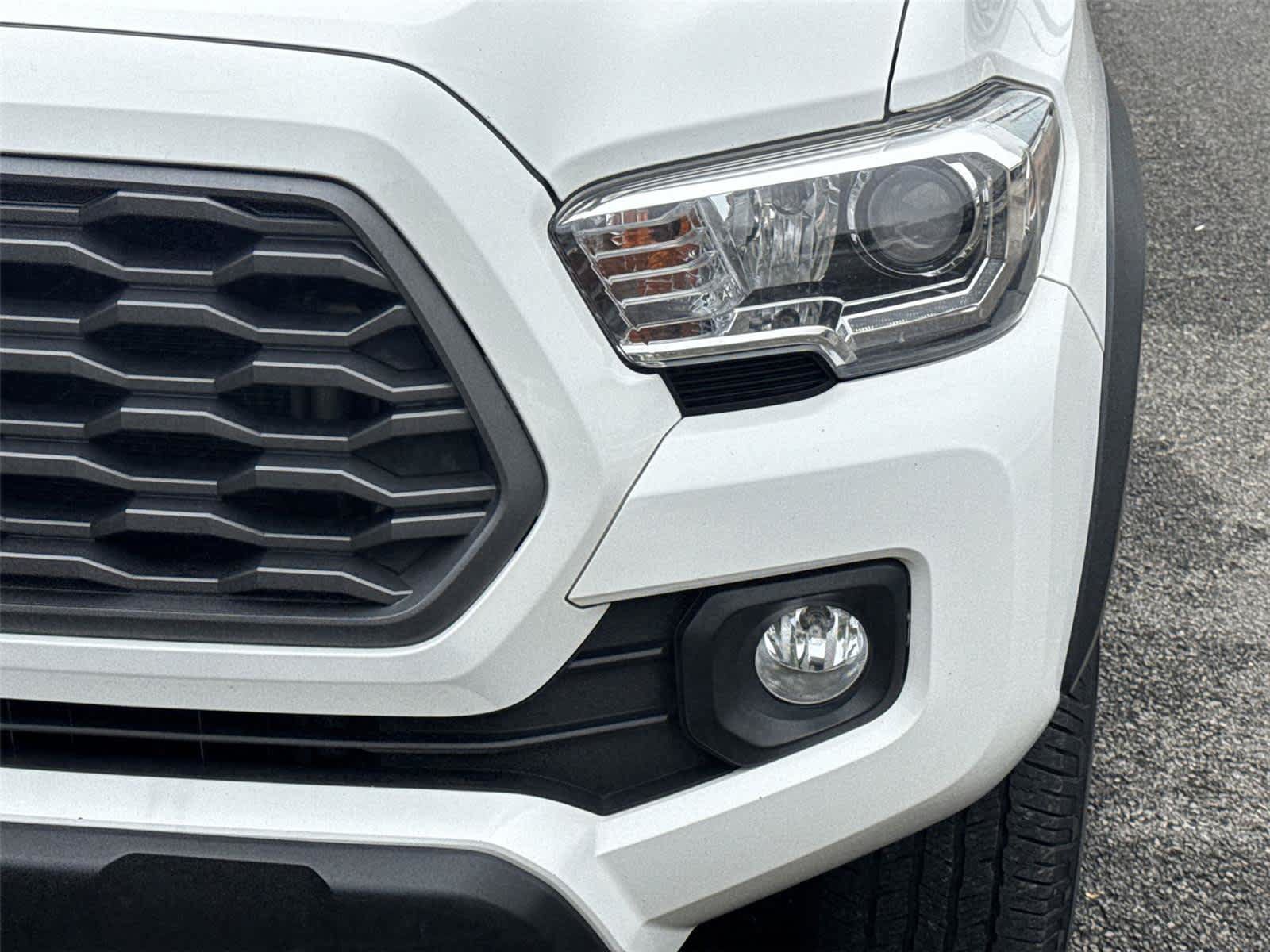 Used 2020 Toyota Tacoma TRD Off-Road AWD/4WD image 9