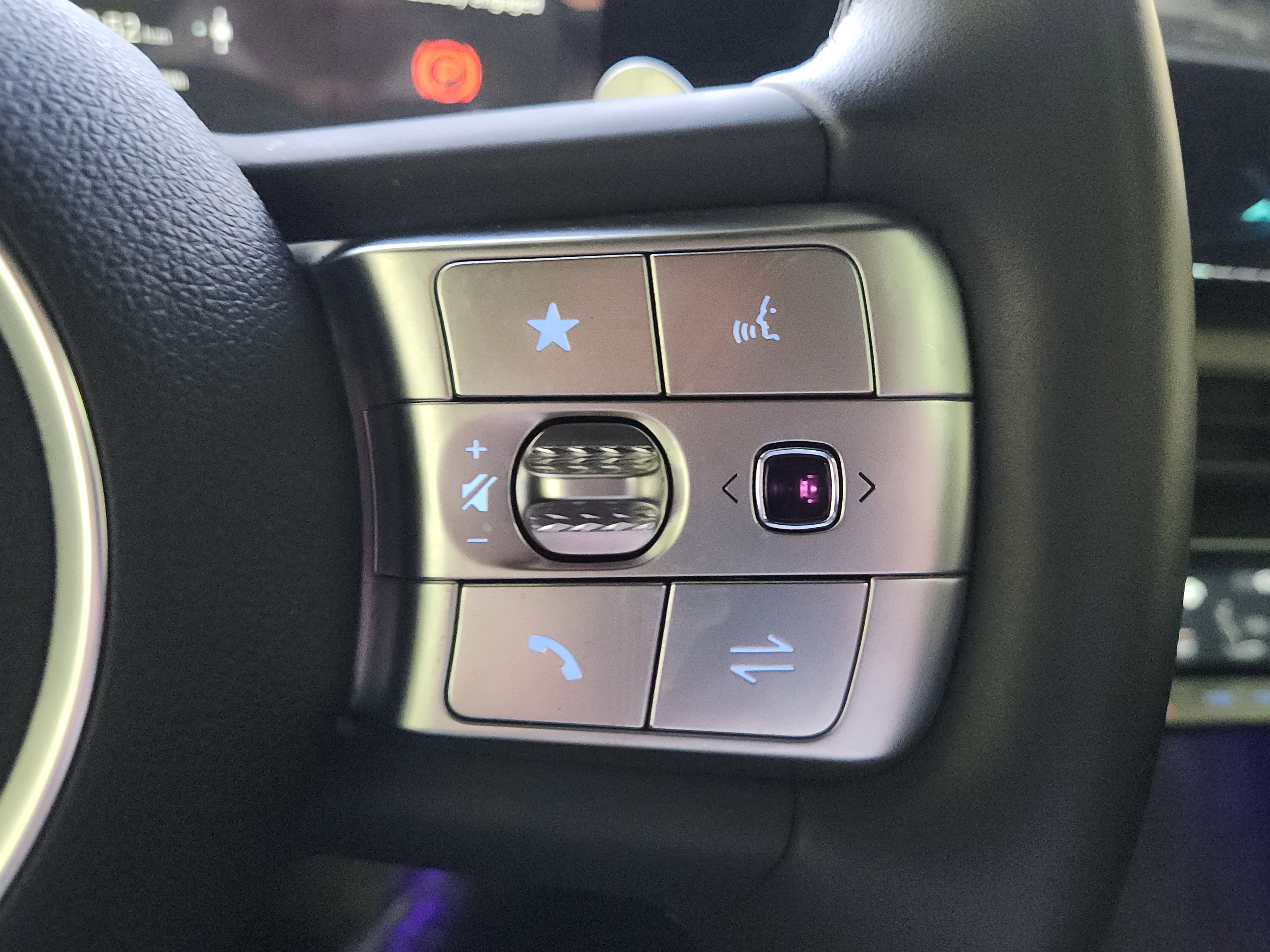 Used 2025 Genesis GV60 RWD image 17