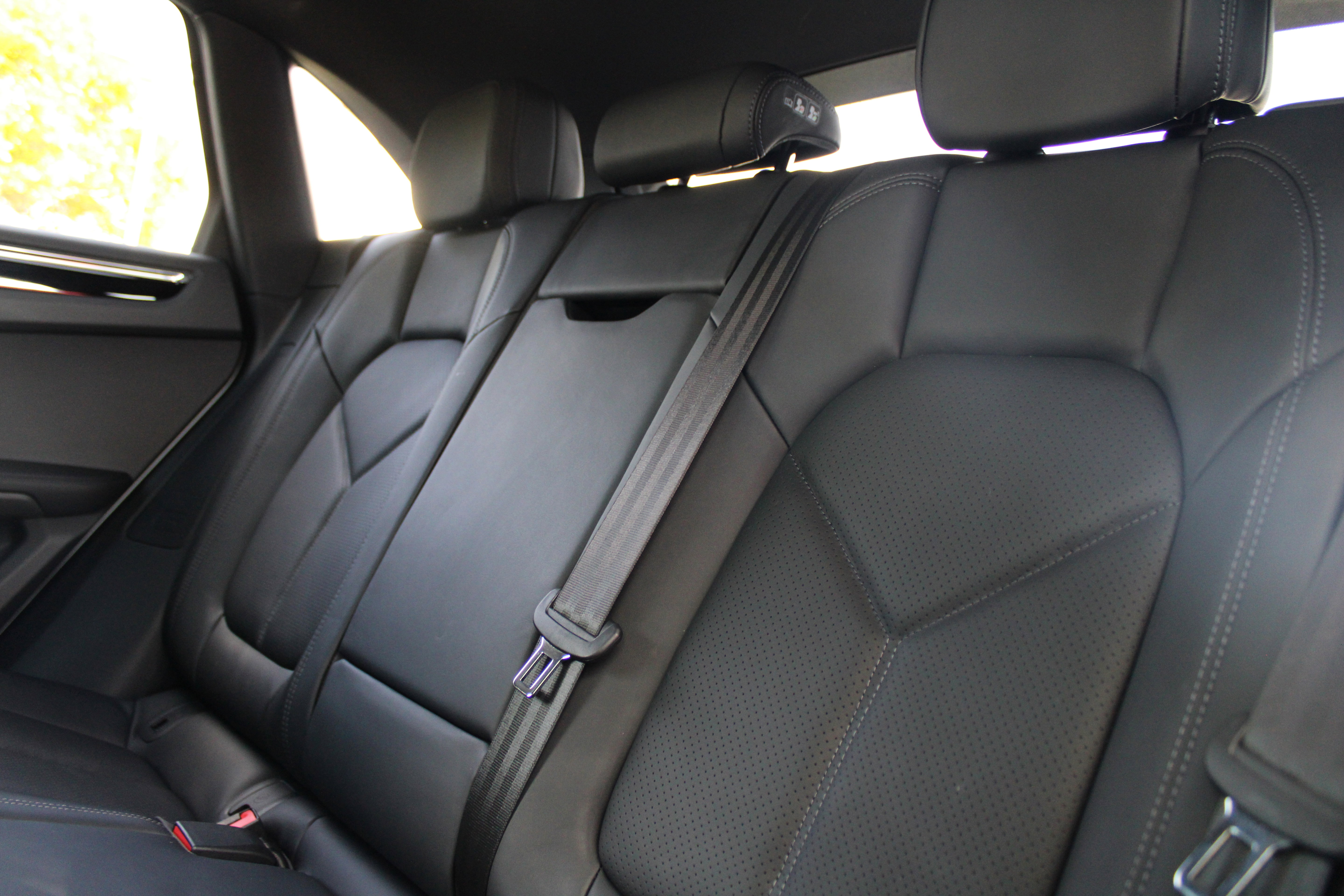 Certified 2025 Porsche Macan Turbo image 30