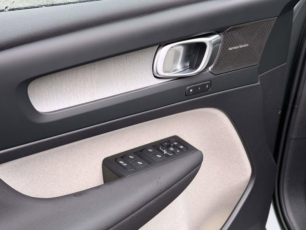 New 2026 Volvo XC40 B5 Ultra w/ Protection Package Premier image 17