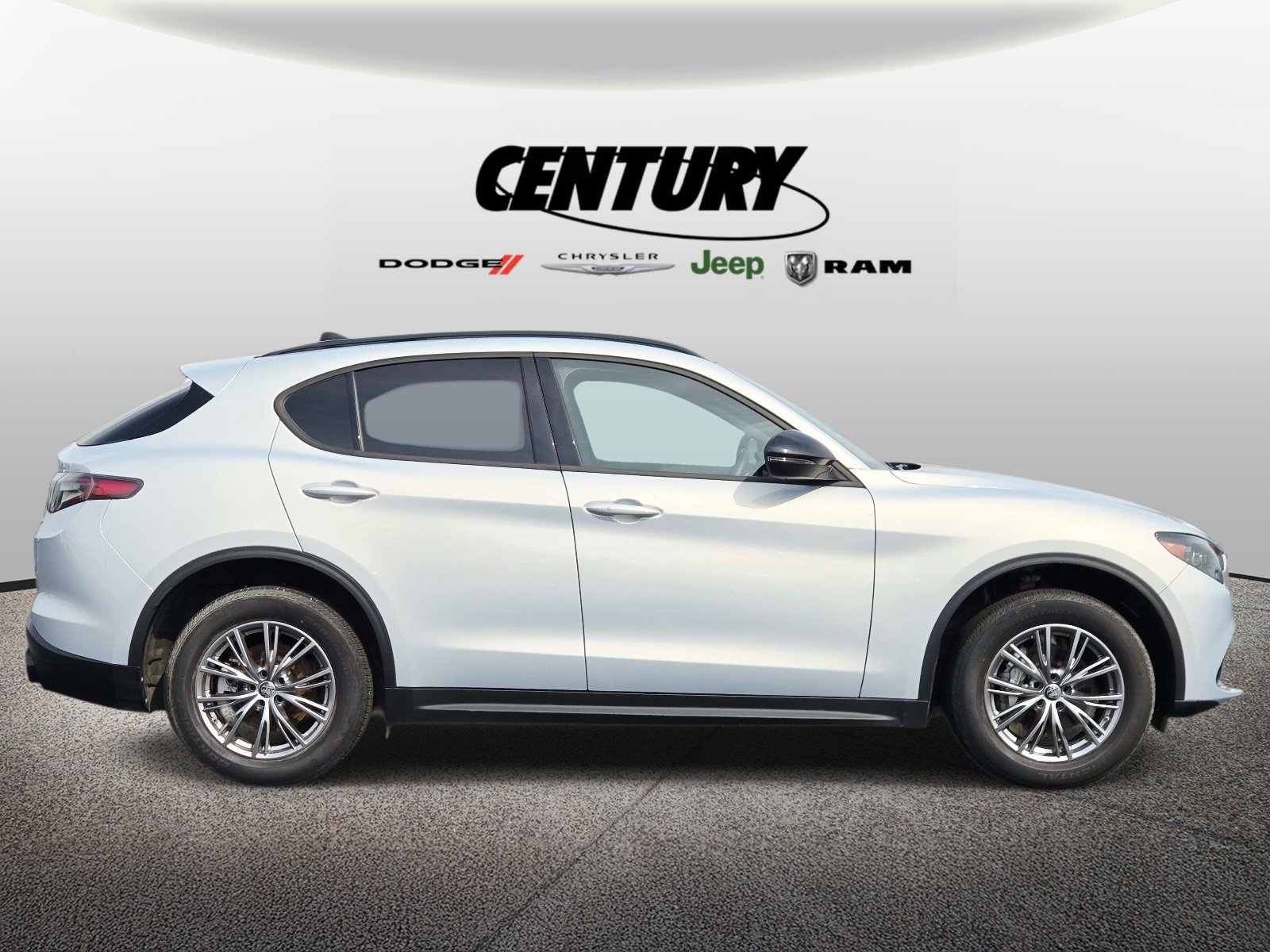 Used 2024 Alfa Romeo Stelvio Sprint AWD/4WD image 2