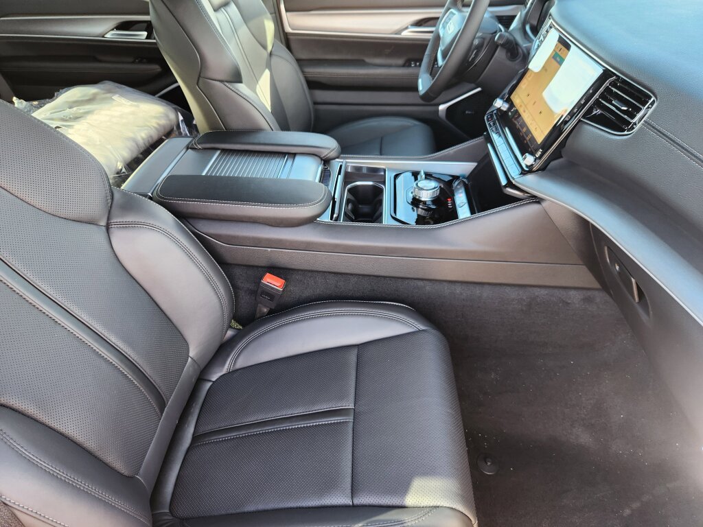 New 2026 Jeep Grand Wagoneer Limited w/ Premium Group II AWD/4WD image 15