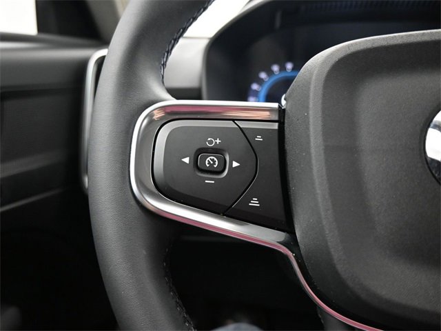 Used 2024 Volvo XC40 B5 Plus image 25