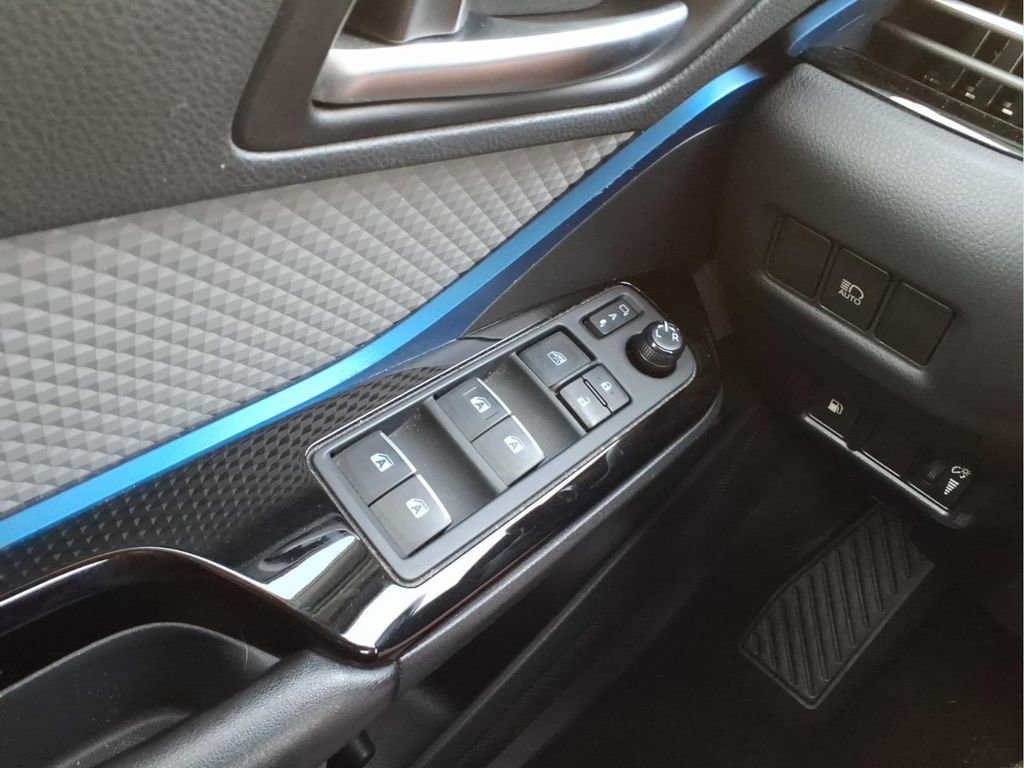 Used 2019 Toyota C-HR XLE image 24