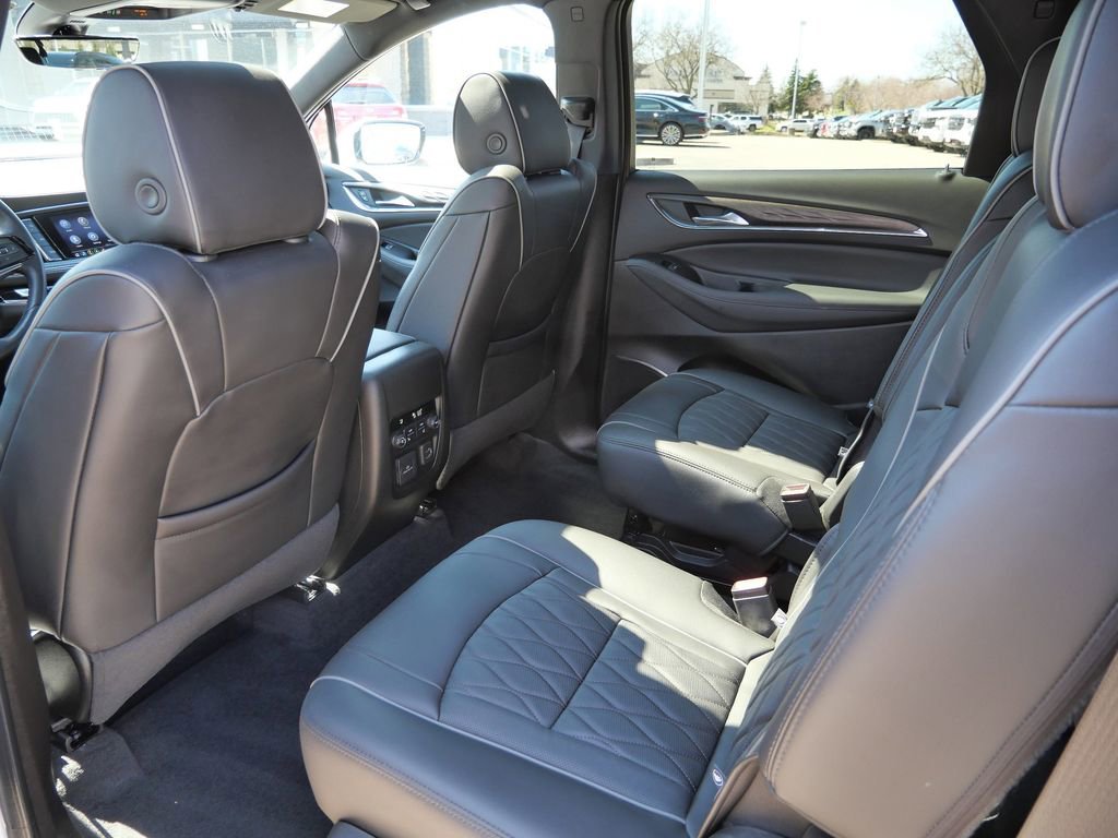 Used 2024 Buick Enclave Avenir w/ Avenir Technology Package AWD/4WD image 30