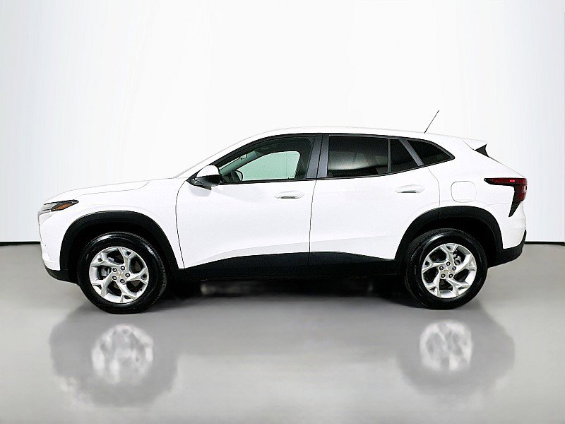 Used 2024 Chevrolet Trax LS w/ LS Convenience Package image 4