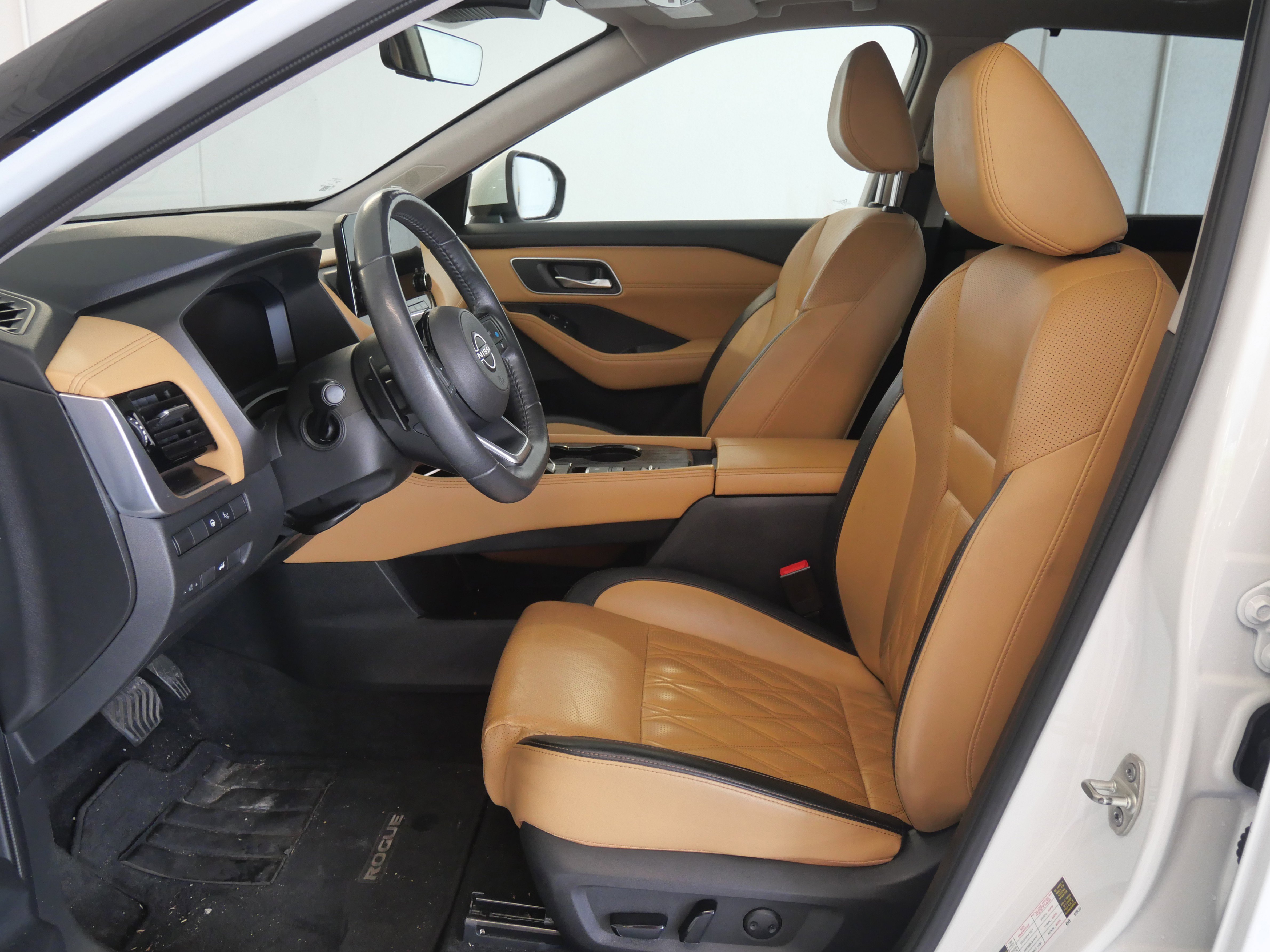 Used 2023 Nissan Rogue Platinum w/ Platinum Premium Package image 8