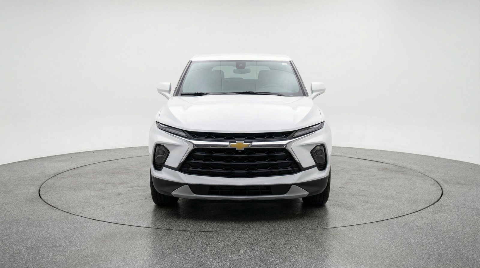Used 2025 Chevrolet Blazer LT image 2