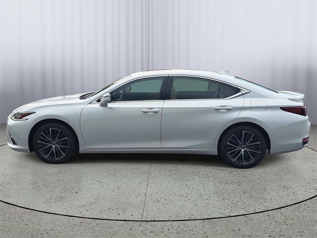 New 2025 Lexus ES 300h w/ Premium Package image 4