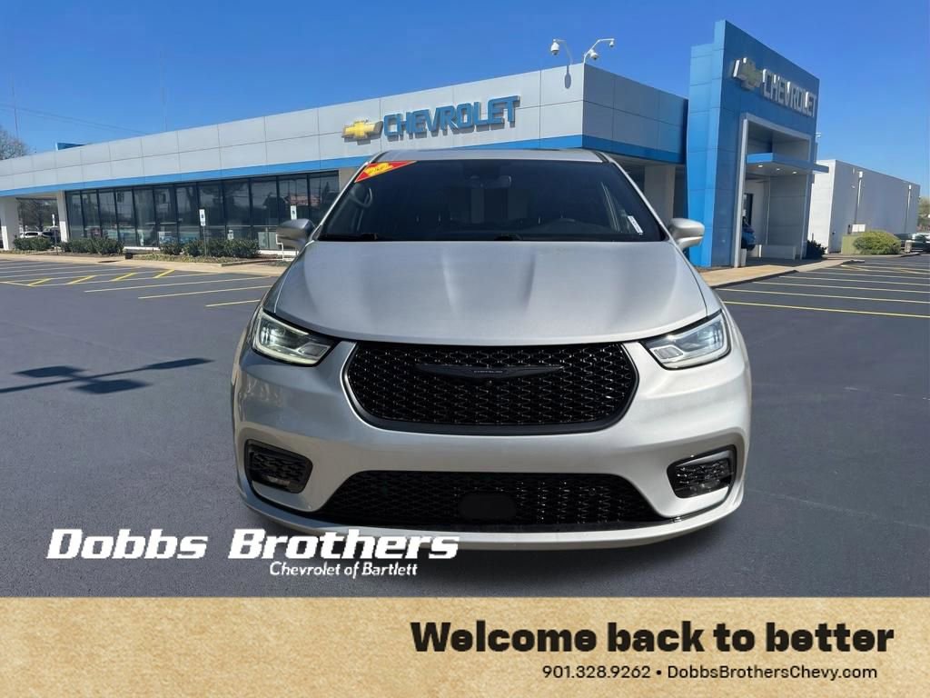 Used 2022 Chrysler Pacifica Limited w/ Uconnect Theater Family Group FWD image 2
