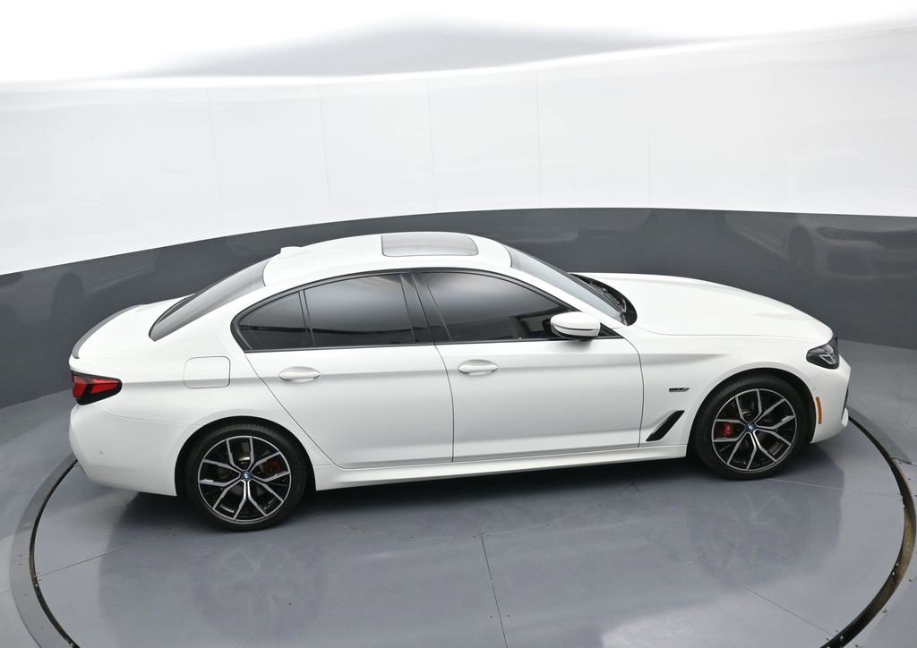 Used 2023 BMW 530e xDrive w/ Premium Package image 38