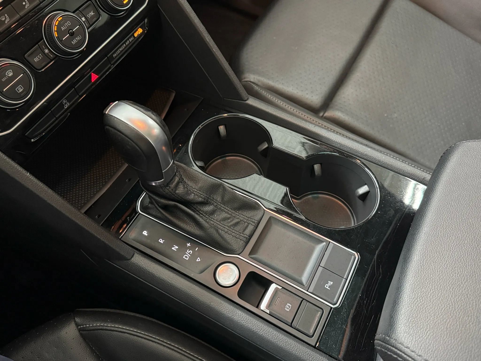 Used 2018 Volkswagen Atlas SEL image 28