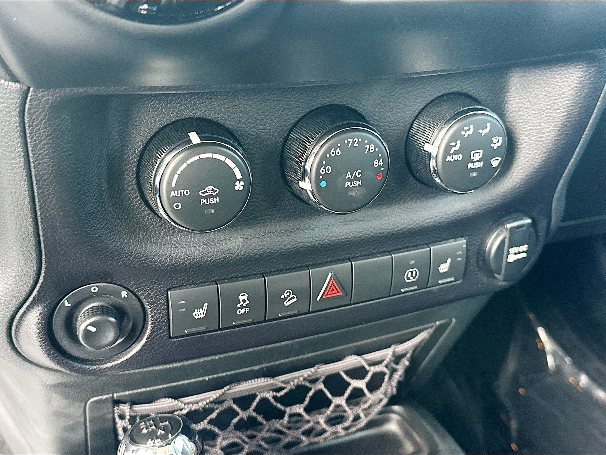 Used 2017 Jeep Wrangler Sahara image 11