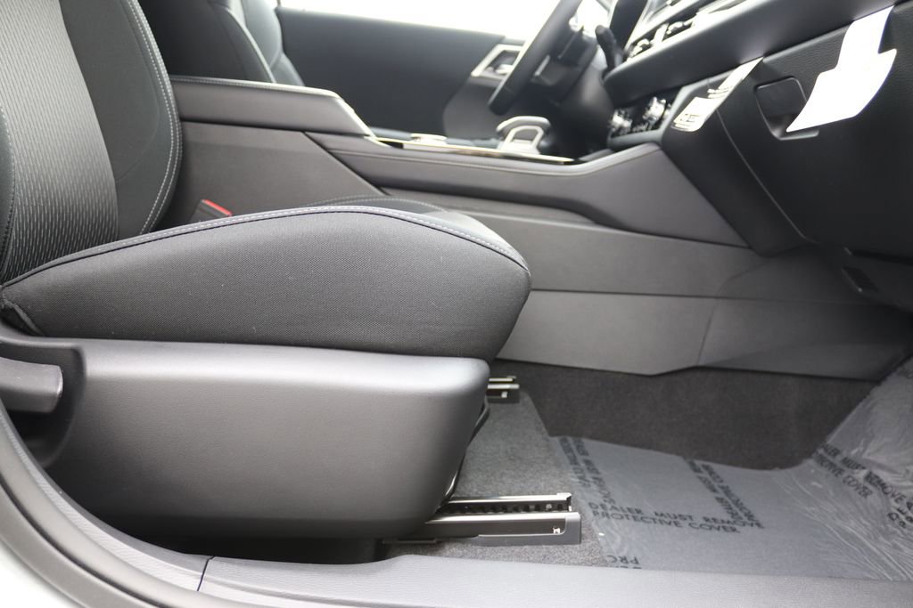 New 2026 Mitsubishi Outlander ES image 35