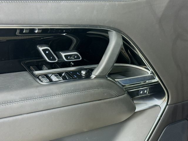 Certified 2025 Land Rover Range Rover SE image 20