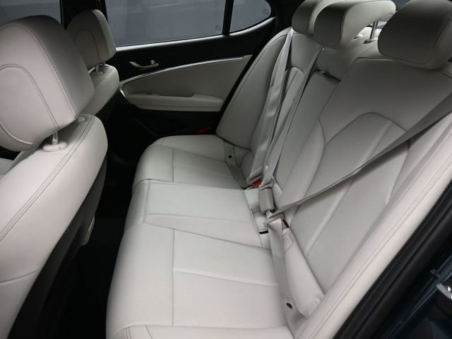 Used 2025 Genesis G70 2.5T image 17