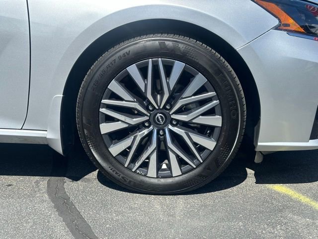 Used 2024 Nissan Altima 2.5 SV FWD image 14