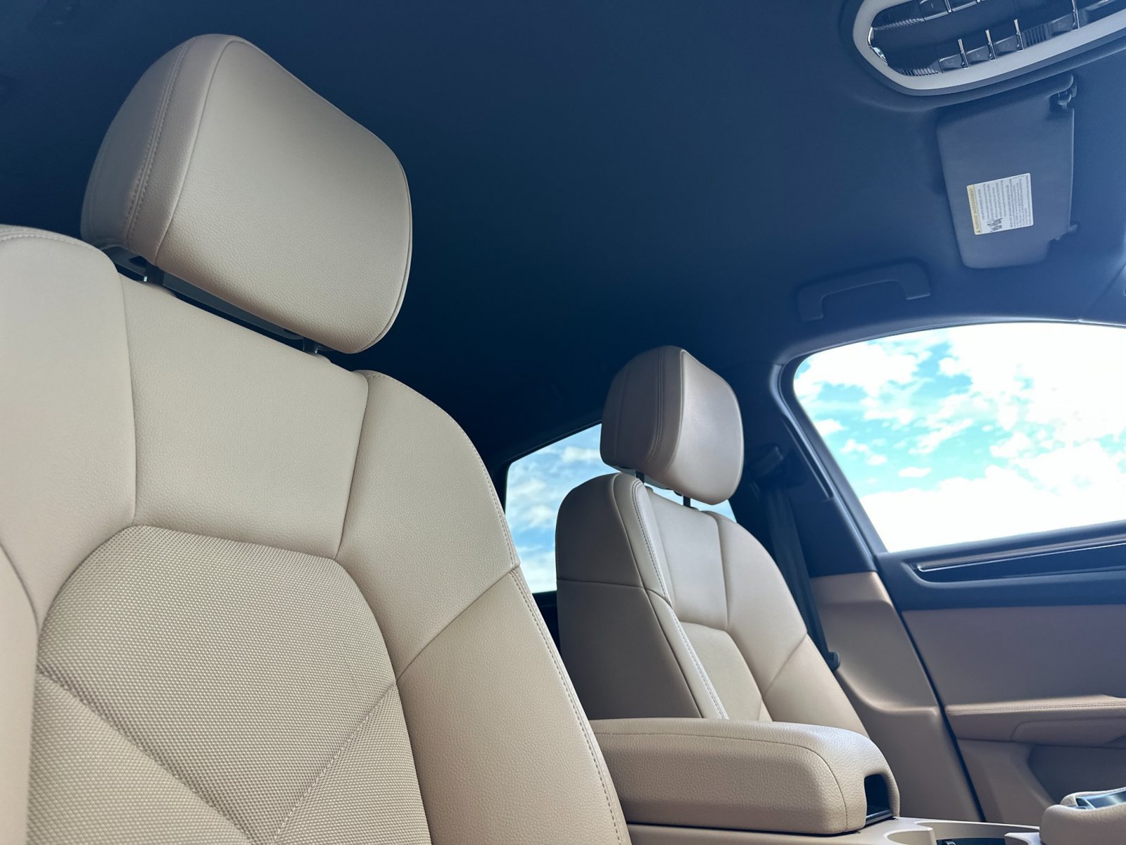 Certified 2026 Porsche Macan AWD/4WD image 27