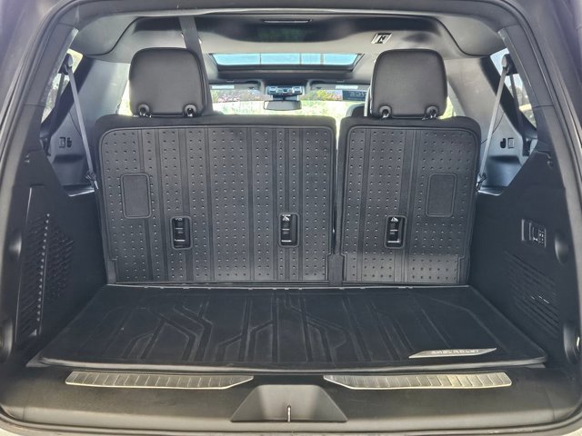 Used 2023 Chevrolet Suburban RST w/ Sport Performance Package AWD/4WD image 6