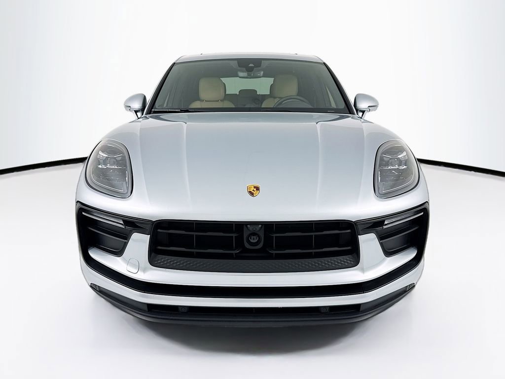 Certified 2025 Porsche Macan image 6