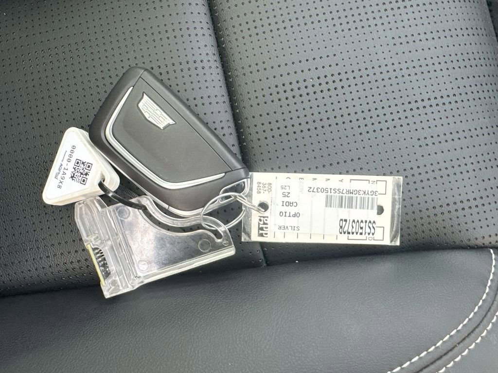 Used 2025 Cadillac Optiq Sport 2 image 36